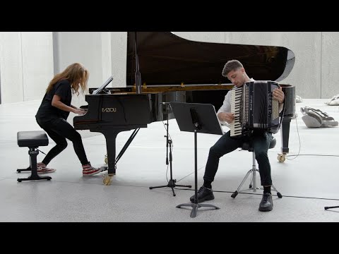 download lagu mp3 mp4 Ambre Hammond, download lagu Ambre Hammond gratis, unduh video klip Ambre Hammond