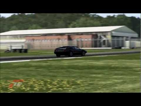 Driving the BMW M1 (E26) on FM4