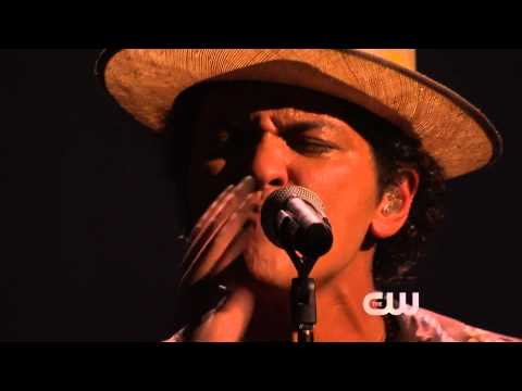 [HD] Bruno Mars - Gorilla @ iHeartRadio Music Festival 2013