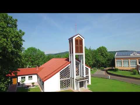 Sontra von oben - Drohnenflug über die katholische Kirche St. Maria