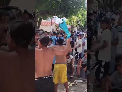 🩵 Así vive la previa la gente de la crema
🤩 Un marco de público que sorprende y excede las…