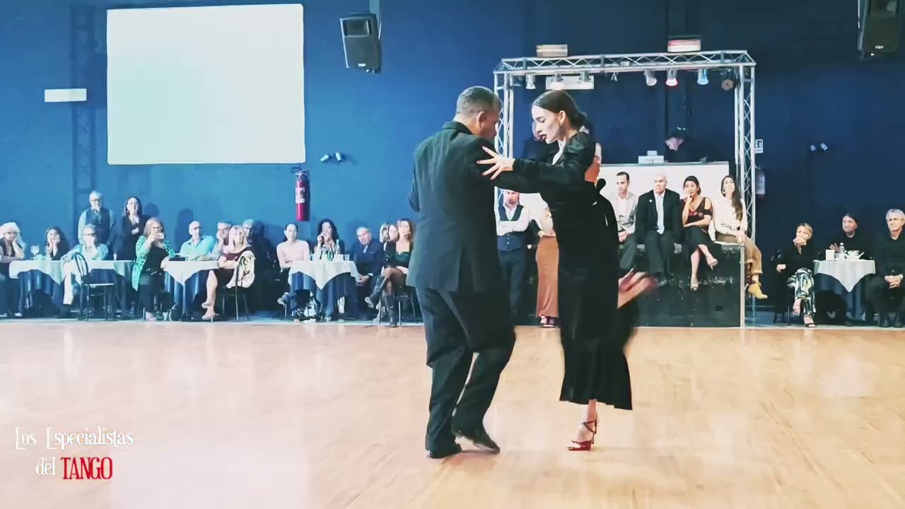 Aldana Valentina y Roberto Zuccarino @ La Bombonera Milonga, Napoli 2023_3/4