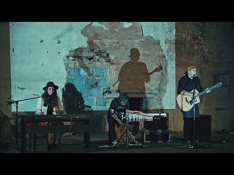 NĚCO CHYBÍ - akusticky (Komety, V tichu)