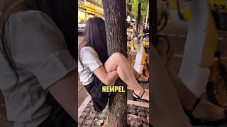 Download lagu Wanita ini nempel di pohon⁉️🧘‍♀️🌳 #shorts #shortvideos mp3