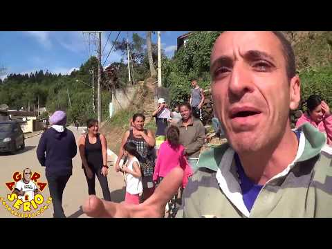 Veja que Incrível Busão aparece na Quebrada de Itatuba de São Lourenço da Serra durante a Reportagem do Jornal Agora é Sério em São Lourenço da Serra