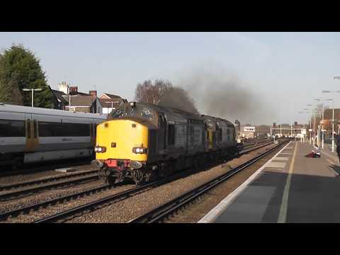 (HD) DRS 37069 + 37611 thrash through Tonbridge working an unusual 6O62 - 28/3/12