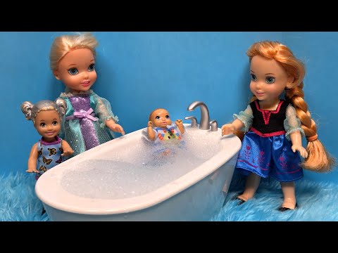 Bathtime ! Elsa & Anna toddlers -  foam bubbles - bedtime - Barbie dolls