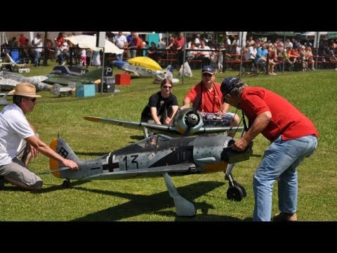 FW-190 1/4 Scale - Formation Flight