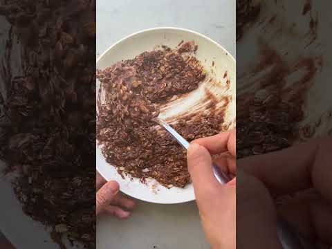 Chocolate protein scrambled oats recipe | FeelGoodFoodie