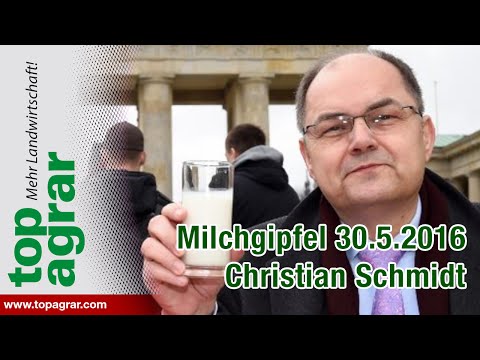 Milchgipfel 30.5.2016: Bundeslandwirtschaftsminister Christian Schmidt in der Pressekonferenz
