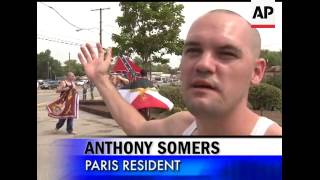 Groups traded shouts of &#39;black power&#39; and &#39;white power&#39; on the streets of Paris, Texas. Troopers mov