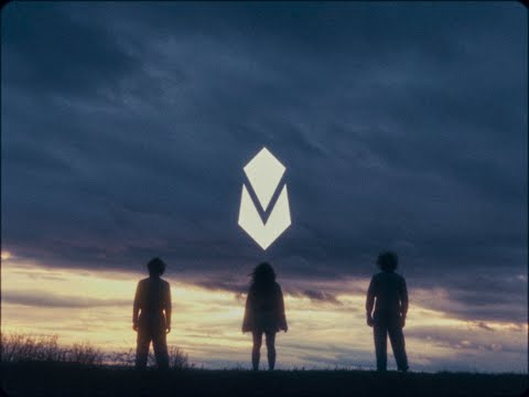 Mendum -  Letting Go (feat. Lisza) [Official Video]