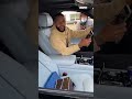 Memphis Depay ‘steelt’ de telefoon van een fan ??
