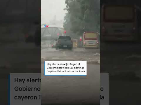 TUCUMÁN BAJO EL AGUA: suspendieron las clases por la inundación, rutas anegadas y alerta naranja
