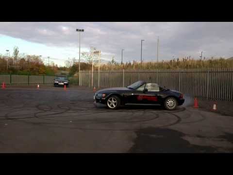 Abuelita haciendo donas con un BMW Z3