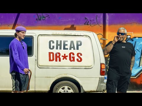 賣毒品？不！是「D型地毯」整人惡作劇！ (Selling dr*gs but it's "D shaped rugs" prank)