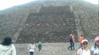 preview picture of video 'Pirámides de Teotihuacan - Pirámide de la Luna'