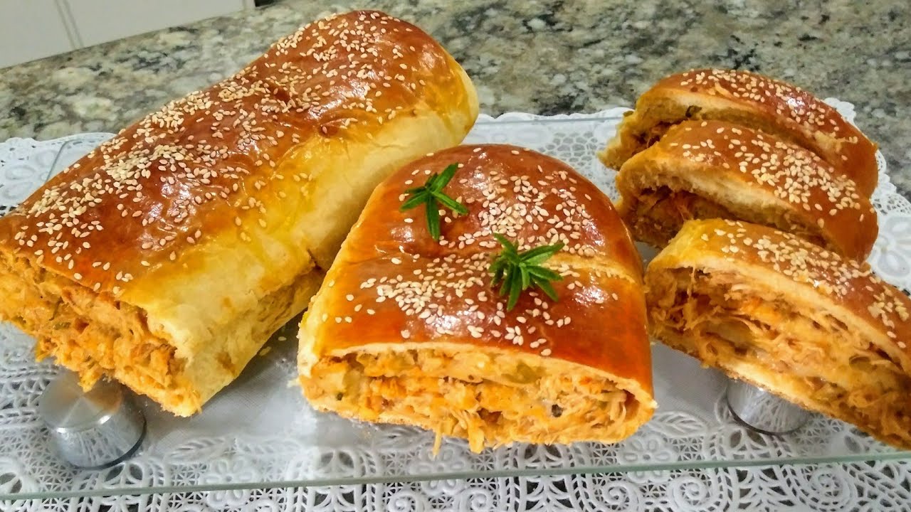 PÃO RECHEADO COM FRANGO E REQUEIJÃO