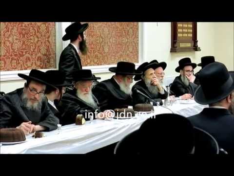 Pupa Rebbe Reading Tenoim @ His Grandson's Engagement - Iyar 5773