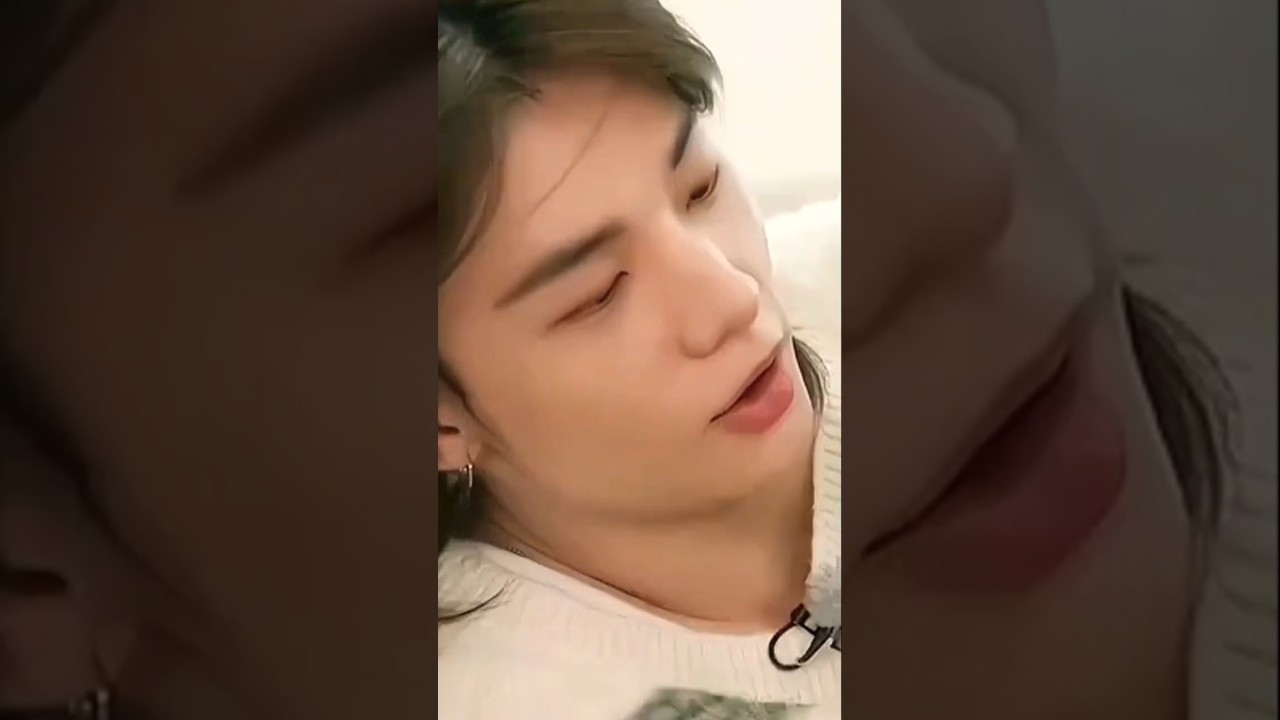 Felix and hyunjin playing !? 🐥🥝🍓😁 #hyunlix