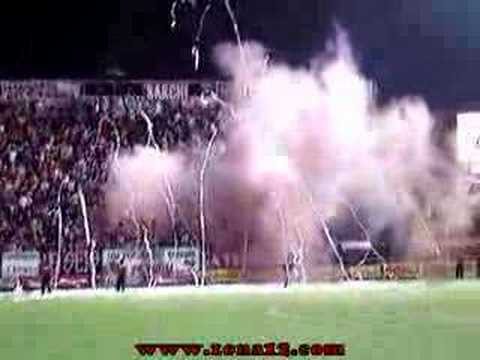 "La 12 Liga Deportiva Alajuelense" Barra: La 12 &bull; Club: Alajuelense