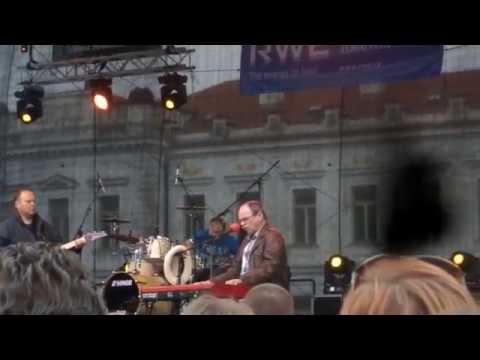 Holubí dům - Jaroslav Uhlíř s kapelou - Mezi ploty 2014