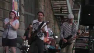 Video Gingerhead - Spojený nádoby (live)