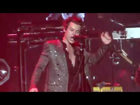 Harry Styles Says He “Messes Around With Men and Women” in New Song