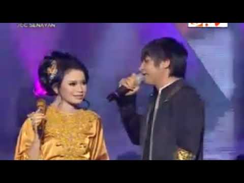 Ungu feat Rossa - Ku Pinang Kau dengan Bismillah (Live)