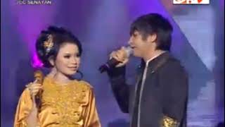 Download lagu Ungu feat Rossa - Ku Pinang Kau dengan Bismillah (Live) mp3