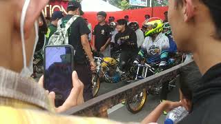 Download lagu Aksi Keren Agus Kotak Di Dragbike Bupati Caruban Part 6 mp3