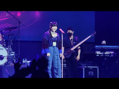 221126 AKMU - Give Love + 200%