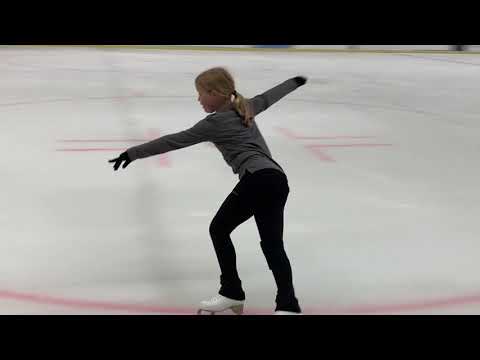 Learn to Skate USA: forward crossovers clockwise Basic 4