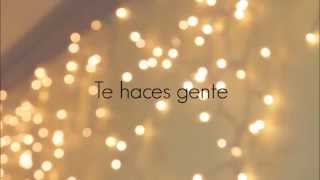 Disfraz De Carne Y Hueso Lyrics English Translation