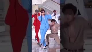 Download lagu Baekhyun love shot scene which is not in the MV #exo #kpop #shorts #baekhyun #exoloveshot mp3