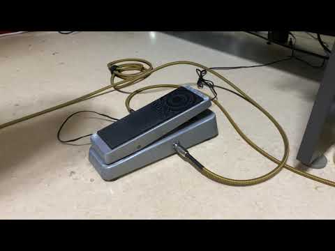 Crybaby wah pedal noise problem