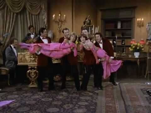 Laverne and Shirley sing Da Doo Ron Ron