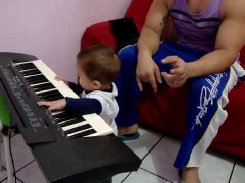 PEDRO HENRIQUE  TOCANDO TECLADO KKKK 4HODSI