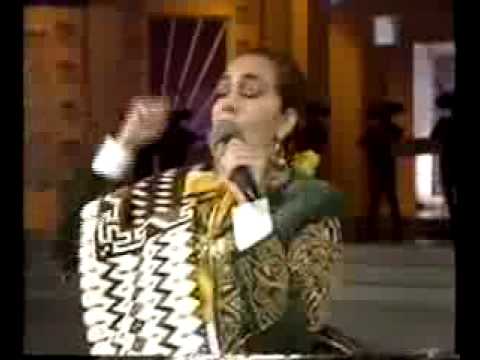 Mariachi 2000 de Cutberto Pérez y Aida Cuevas - Qué Bonito Amor