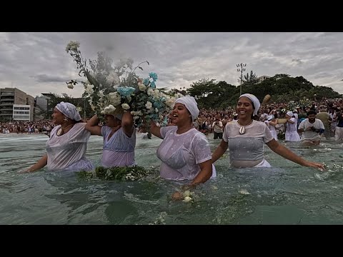 Video Thumbnail: Brazil : Thousands in Rio de Janeiro honour sea goddess Yemanjá on the beach