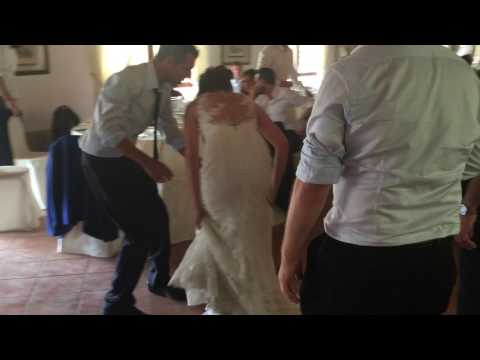 MATRIMONIO "SARA E SIMONE" Ballo della sposa con gli amici - cascina il casale inverigo