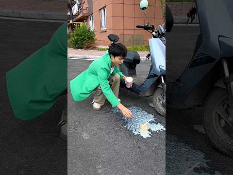 Electric vehicle milk tea holder, a boon for cyclists #shorts