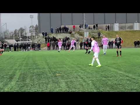 Första matchen med rosa försäsongströjorna som det nu budas för fullt på