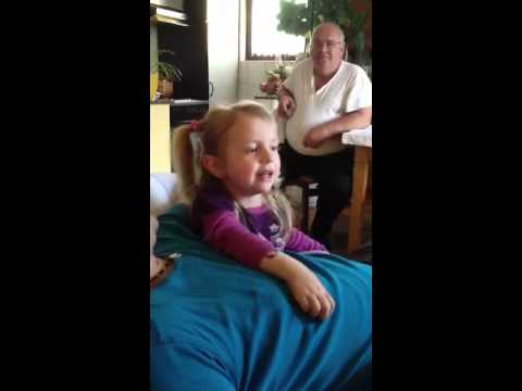 Lud zbunjen normalan Sara imitira Izeta