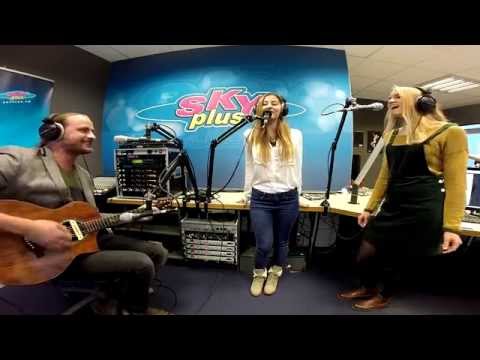 Sky Plus Hommiku Live - Triin Niitoja & John 4