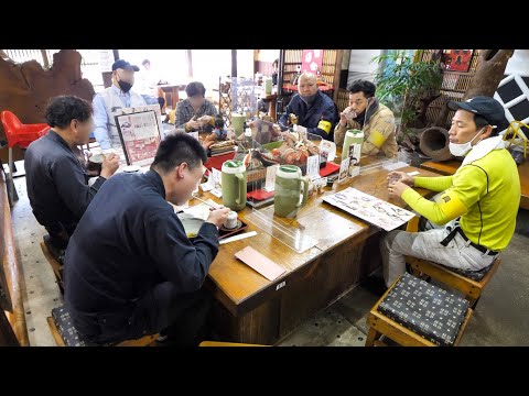 De todos modos, el restaurante udon de Fukuoka que sirve tempura enorme es increíble. Restaurante Tempura y Udon: estilo japonés.