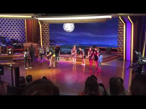 Conan O’ Brien audience dance-off