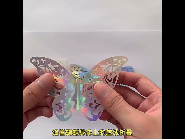 Vídeo relacionado con 24 Piezas Pegatinas de Pared de Mariposa 3D, Efecto Espejo Azul, Decoración Autoadhesiva en 3 Tamaños para Dormitorio Infantil, Guardería, Bodas y Fiestas