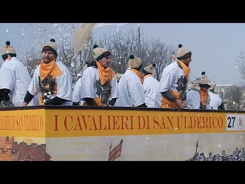 Cavalieri di San Ulderico carro da getto - Carnevale Ivrea 2015