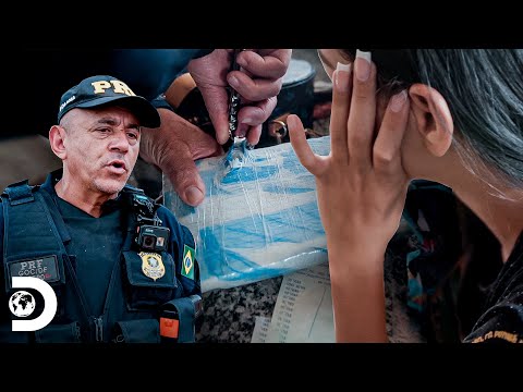 Single mother transports 1 kg of cocaine | Operation Border: South America | Discovery Brazil